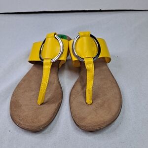 Aerosoles Gylian-04L Sandals Womens 8 Yellow Thong Metal Accent Slip-on Shoes